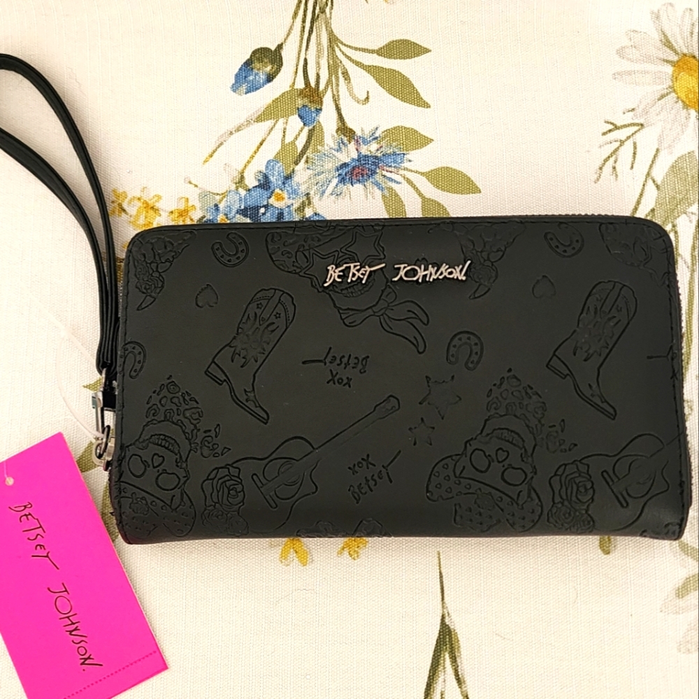 Betsey Johnson Black Skull Embossed Wristlet Wallet Women's New
